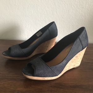 Toms Stella denim peep toe wedges sz 10